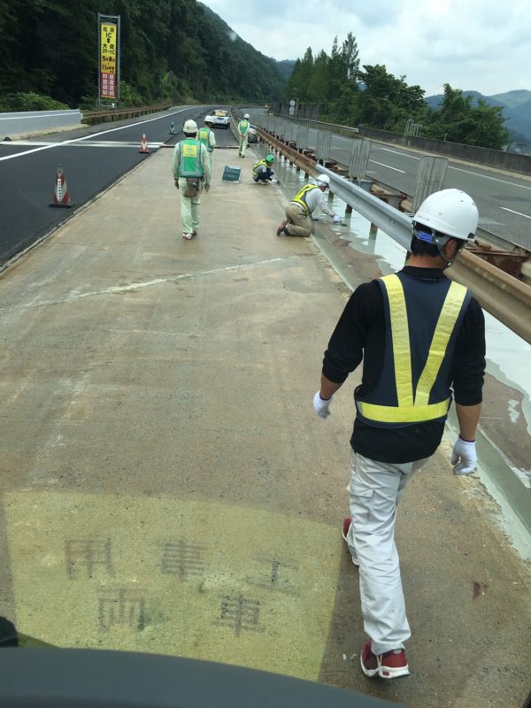 岡山県  中国自動車道  超速ウレタン防水改修工事